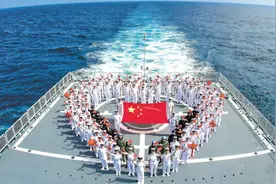 向海图强76载，人民海军书写三个荣耀时刻！下一代航母传来好消息图片