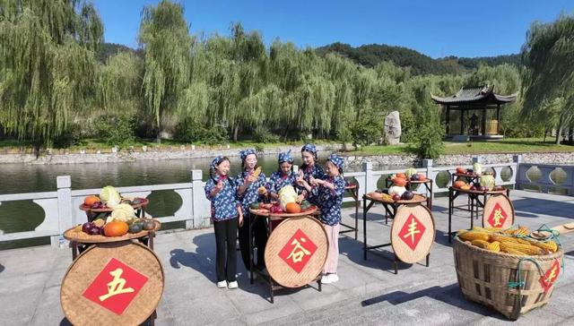 岫岩水巷风景区第五届“晒秋节”开幕