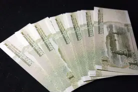 正在用的1元纸币，已经升值了，银行也可以取到！图片