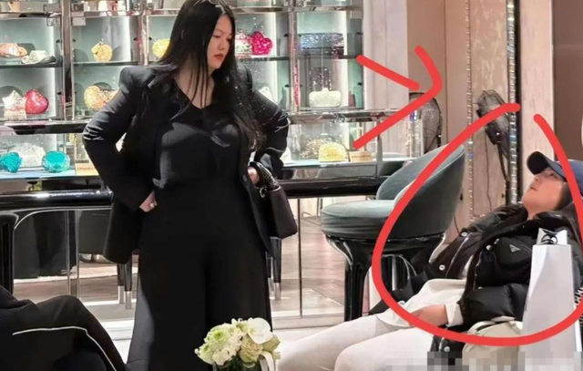 李湘也没想到，11年前让她怀二胎的人，如今竟成为她的“救赎”