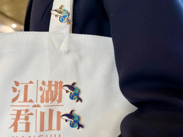 @所有老师 岳阳江豚湾景区以美景致师恩，邀您共庆佳节！