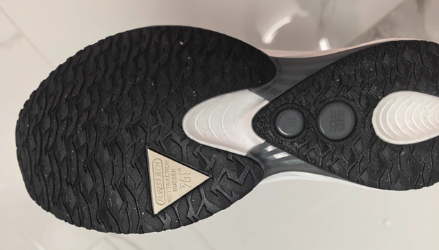 性价比屠夫！100公里亲身体验优秀，一双防水防风还保暖的跑鞋