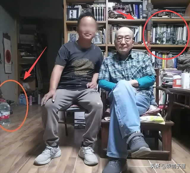 78岁李保田近况令人唏嘘，住处杂乱喝10元桶装水，如今老到不敢认