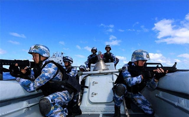 无路可逃？揭秘解放军航母在巴士海峡被封锁的致命困境！