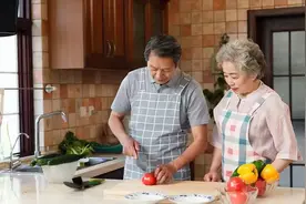 52岁大姐饭后恶心呕吐，还以为是吃多了，去医院检查后她目瞪口呆图片