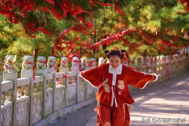 红叶落尽,赤山才露出真容颜!