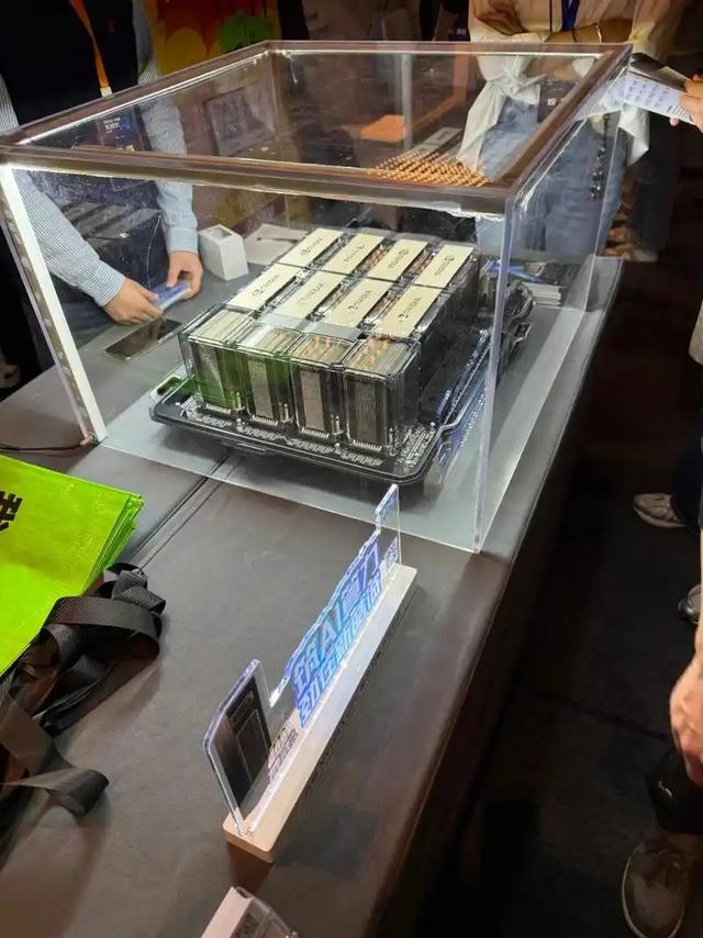 黄仁勋誓言不背锅，央视拆机打脸：信老板嘴硬，还是信央视显微镜