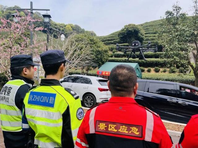 西湖景区“AI警队”首次集结，国庆假期，游客会在景区遇到哪些警用“黑科技”？
