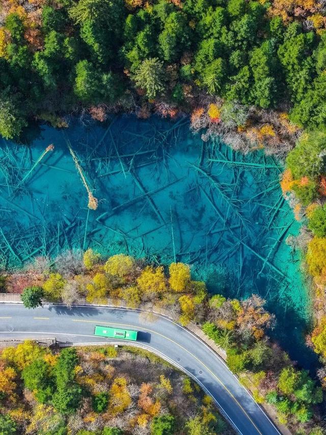 “天下一水”九寨沟