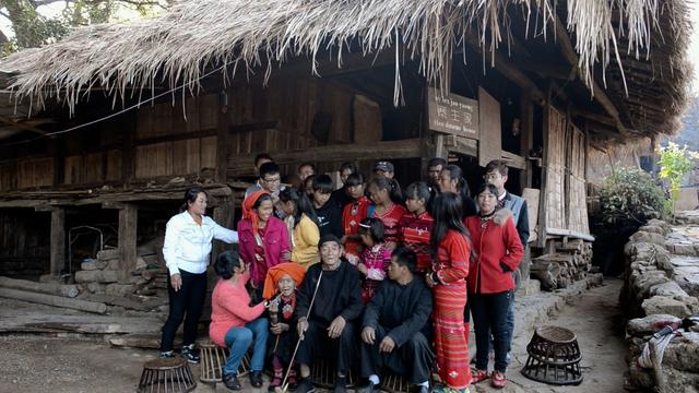 九年记录翁丁变迁：刘春雨直言，文化之变藏在村寨的烟火与灰烬里