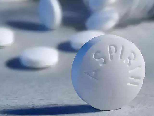 阿司匹林什么时间吃效果好？是否能长期服用？一文带你了解该药物