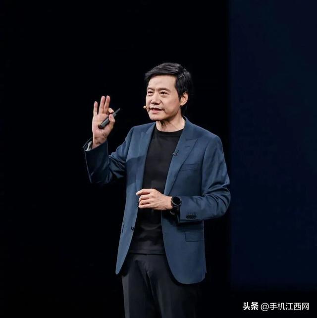 雷军发文：完成2025年第100次健身房打卡，提前3个月完成目标；曾称“体重都不能控制的人，怎能做好企业家”
