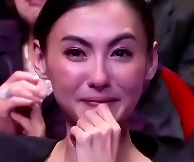 陪玩陪睡只是冰山一角，认干爹，舔手指，拜高踩低，实在荒唐！