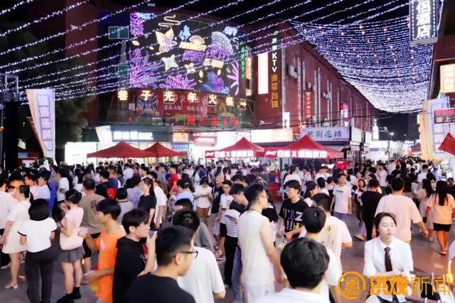 南昌夜韵：灯火中的经济与文化交响