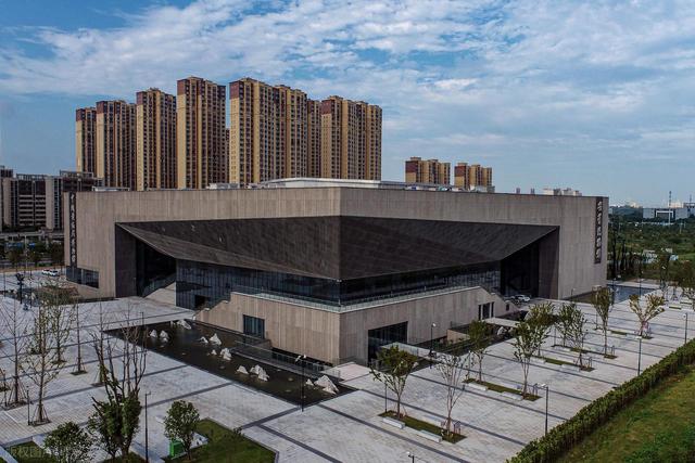 中国“退步”最快的城市，曾和上海、重庆齐名，如今沦为三线城市