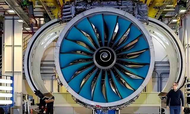 绝不向中国低头！宁愿裁员9000破产，也不接受中国的帮助