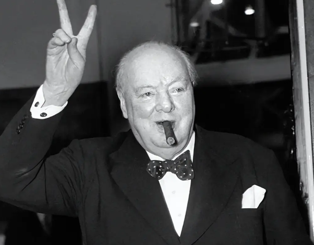 斯塔默访美受辱，美国一心收缩，还是英国自己走到了穷途末路？