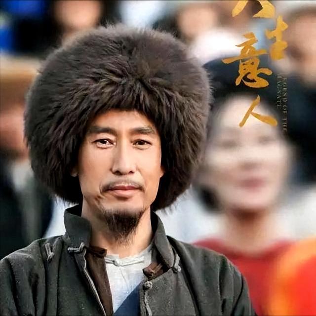 54岁凭央视大剧一夜爆火，如今又父子同台飙戏，17岁儿子比他还帅