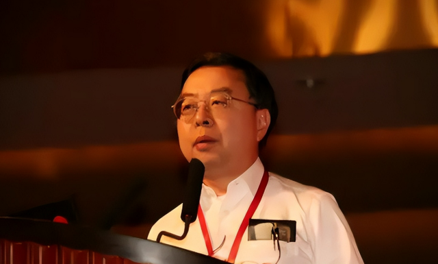 香港富豪陈启宗，扬言以国人身份为耻，转头向美国捐款200亿