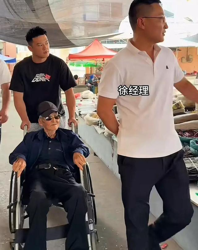 网红大爷谢尔比去世	，享年86岁，早年靠卖马扎为生，口头禅成经典