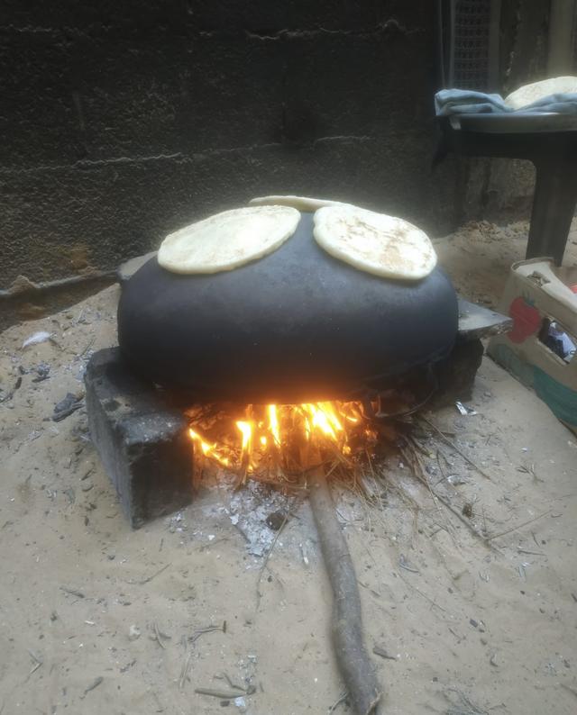 一个加沙家庭的循环日常：在枪声与废墟中，寻找食物与水