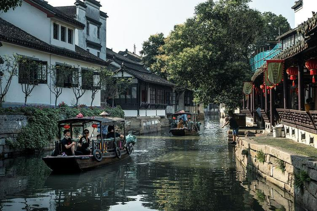 贵州已经失守！全国游客这哪是来避暑？这是来攻占城邦，人潮汹涌