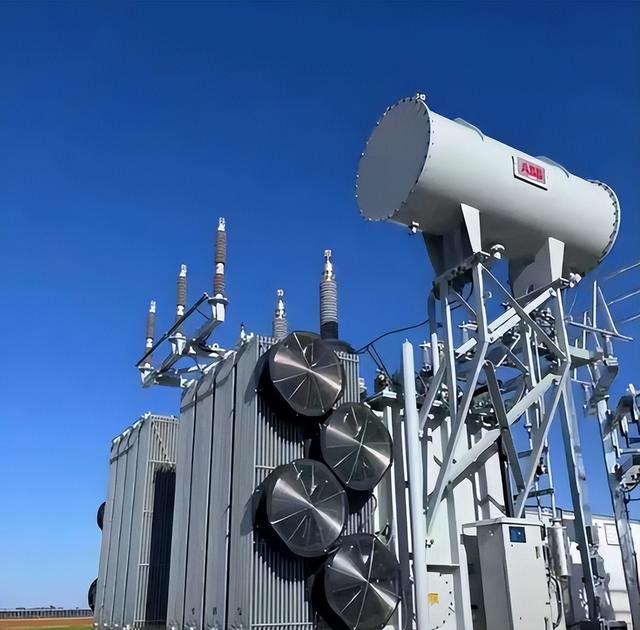 马斯克预言成真！全球争抢的不是芯片 而是中国20万一台的变压器