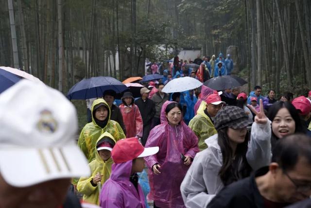 明月山迎三千人旅行团，秋季旅游市场人气火爆！