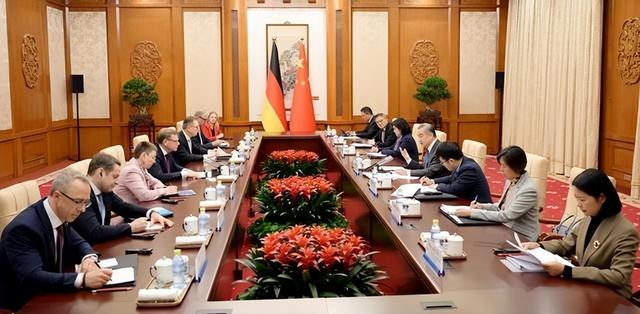 瓦德富尔抵达北京，台湾问题，德国终于交了底，王毅对日本摊牌