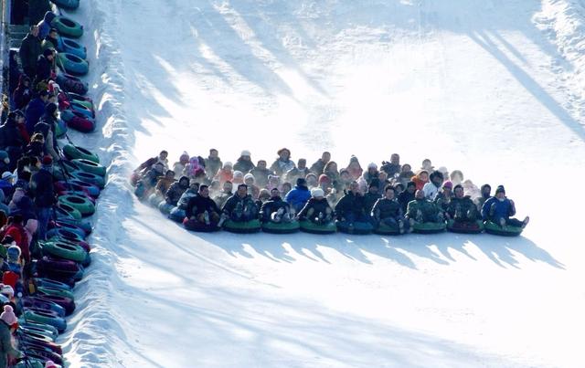 当肉夹馍邂逅锅包肉：双城共绘冰雪“丝路”新篇章