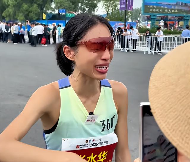 张水华离开医院3天，又一女护士被官媒锐评停职	，男友也难逃其咎