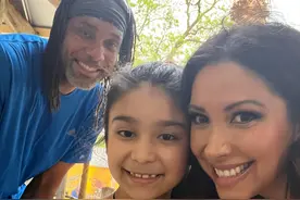 老态龙钟！瓦妮莎晒全家福为邓肯庆生，石佛胡子花白大变样图片