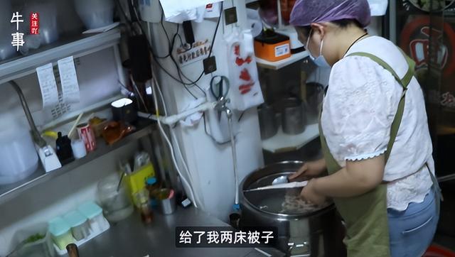 宝妈净身出户带2娃睡桥洞，只因怀孕期间没满足丈夫，孩子太争气