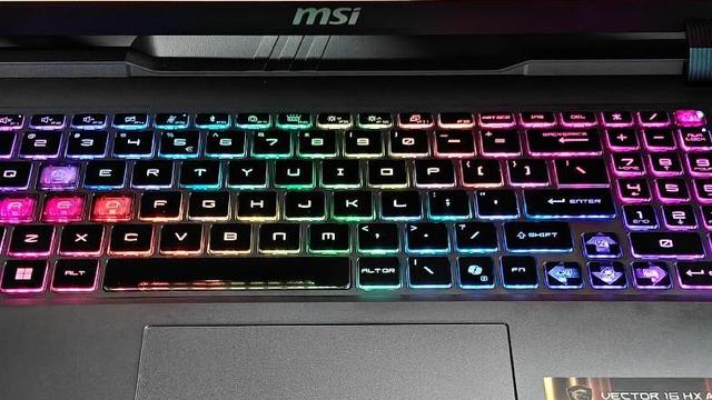 微星还是有点名堂！泰坦16 AI（255HX/5070Ti）开箱
