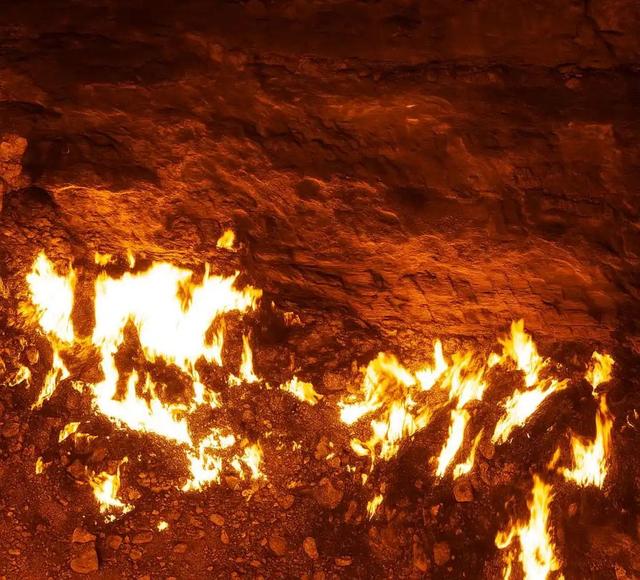 燃烧半世纪的地狱之门，35亿吨油田抵中国7年进口量，却无人敢采