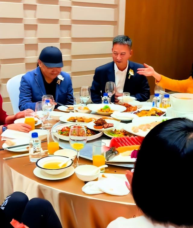 牛鬼蛇神现原形！刘欢女儿大婚不到24小时，恶心的一幕出现了