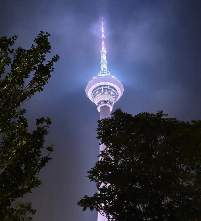 天津举办灯光秀大放异彩，高低得去看看，迎接上合峰会