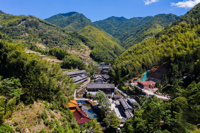 国庆不挤了！年轻人拼假玩“边角料旅游”，体验感超香