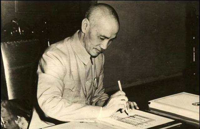 蒋介石曾坦言：世上只有两人能取代我，第一是毛主席，另一人是谁