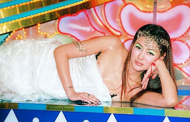 100多位情妇，包养费上亿元，9女同床却落得个凄凉下场、人财两空