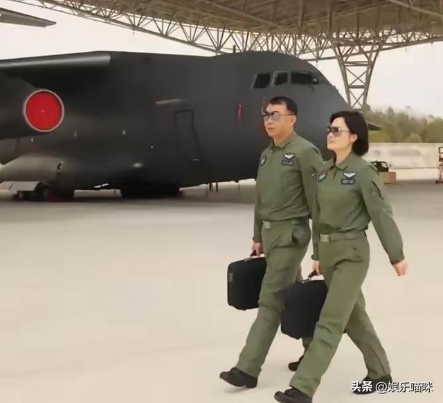 他们才是真正的明星夫妻：机长谭红梅和张浩，恩爱23年比翼双飞