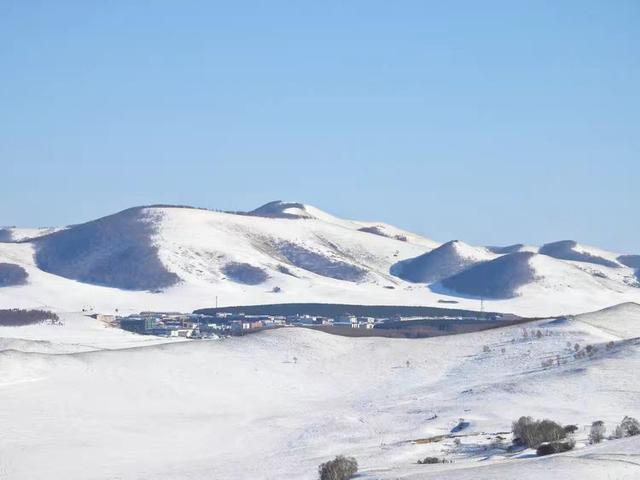 游览乌兰布统影视外景基地