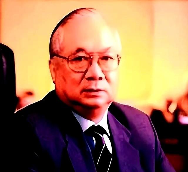 香港富豪：向美国捐1亿！又给大陆捐500亿，竟被李嘉诚“威胁”