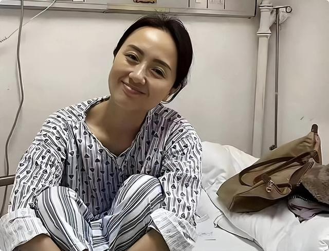 离春节不到2月，52岁辛柏青高调传出喜讯，朱媛媛终于可以放心了