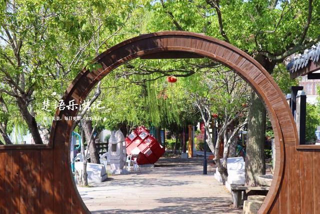 绍兴上虞的豆荚形公园，却是四面环水的网红茶社，休闲品茶太惬意