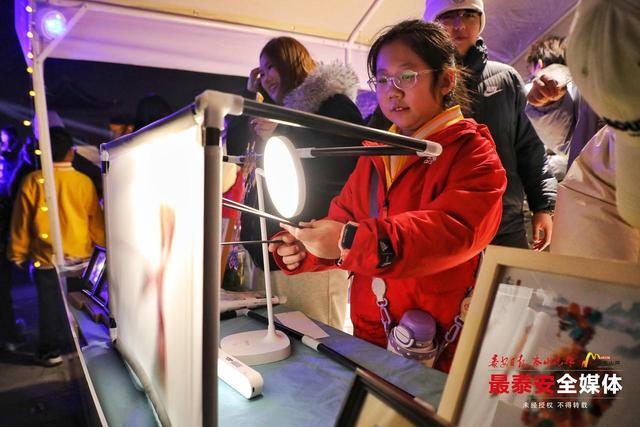 一墙千年事 一集万象新 “岱庙城墙有个摊儿”首场活动启幕 青春市集点亮古城新韵