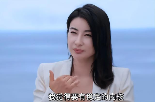 三连升！霍启刚官宣喜讯，新身份给郭晶晶长脸，让李嘉诚不敢吭声