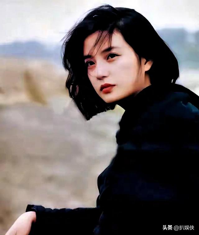 被封4年，赵薇做梦也没想到	，如今56岁哥哥竟成了自己的“撑腰”