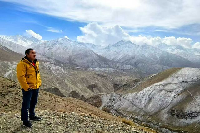 在阿富汗隔壁，这个鲜有游客的邻国，比瑞士还壮丽，国土全是山！