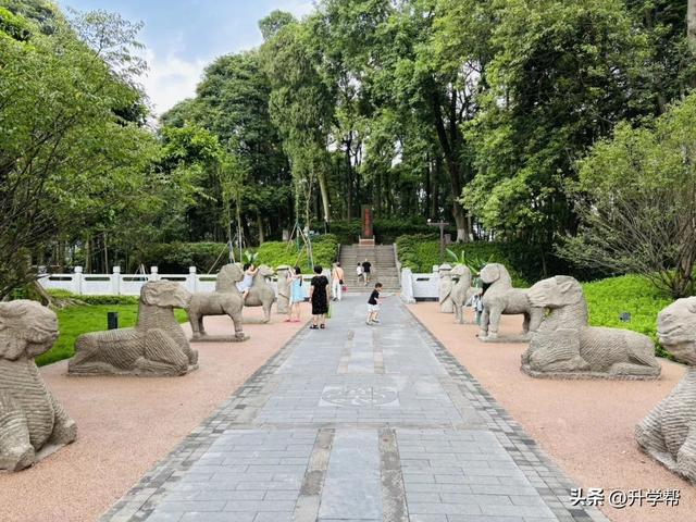 成都一座千年古典园林，地铁6号线直达，为“蜀中第一祠”